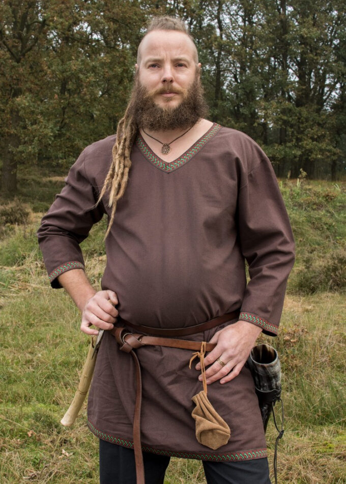 Viking tunika i bomuld mørkebrun med border