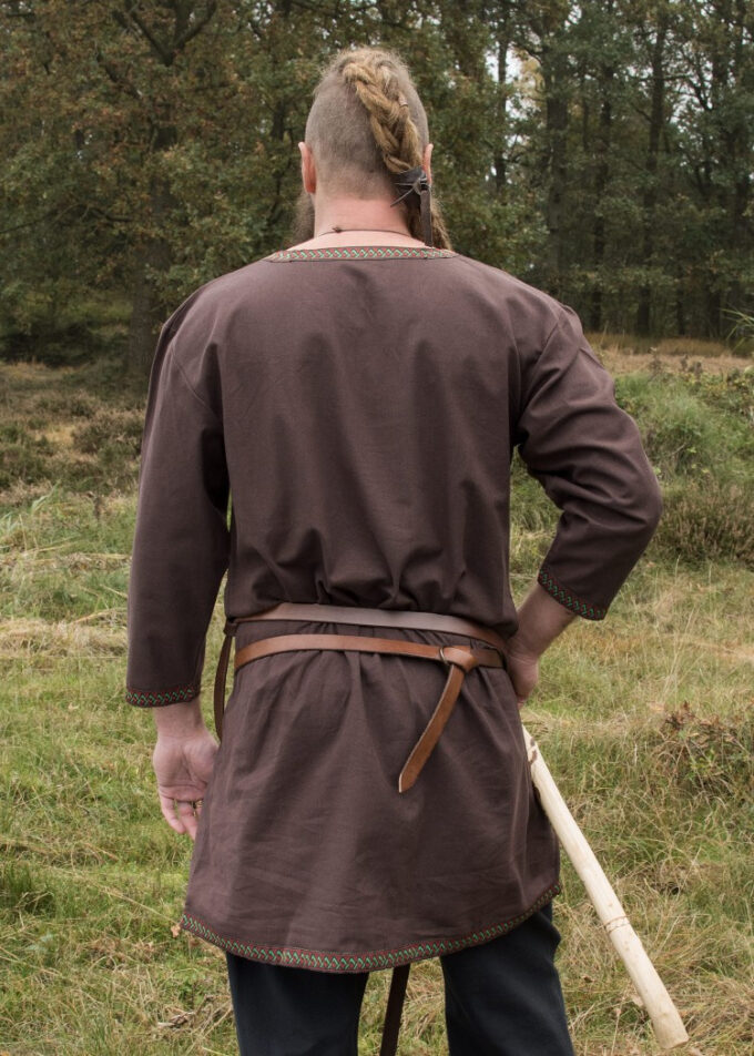 Viking tunika i bomuld mørkebrun med border